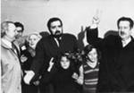 À chegada a Lisboa, em 2 de Maio de 1974 Com Piteira Santos (dt.ª), vendo-se ainda Ramos da Costa (um dos fundadores do PS), Maria Lamas, Sottomayor Cardia (ao fundo) e duas crianças, João Fiadeiro e a irmã